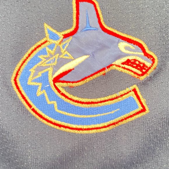 Vintage NHL Official Canucks Jersey Mighty Mac Sports Boy's Kid's Unisex - Picture 3 of 9